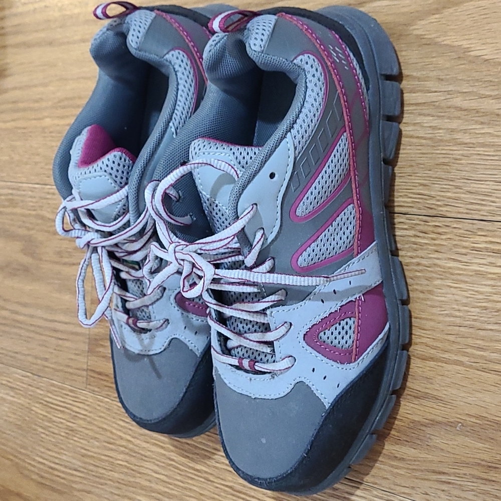 Ladies Steal toe shoes